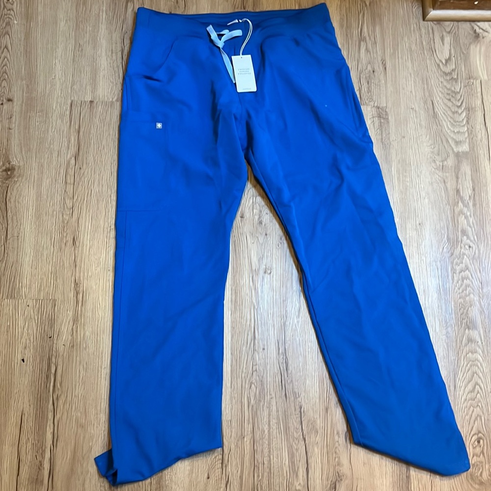 Figs Kade Cargo scrub pant